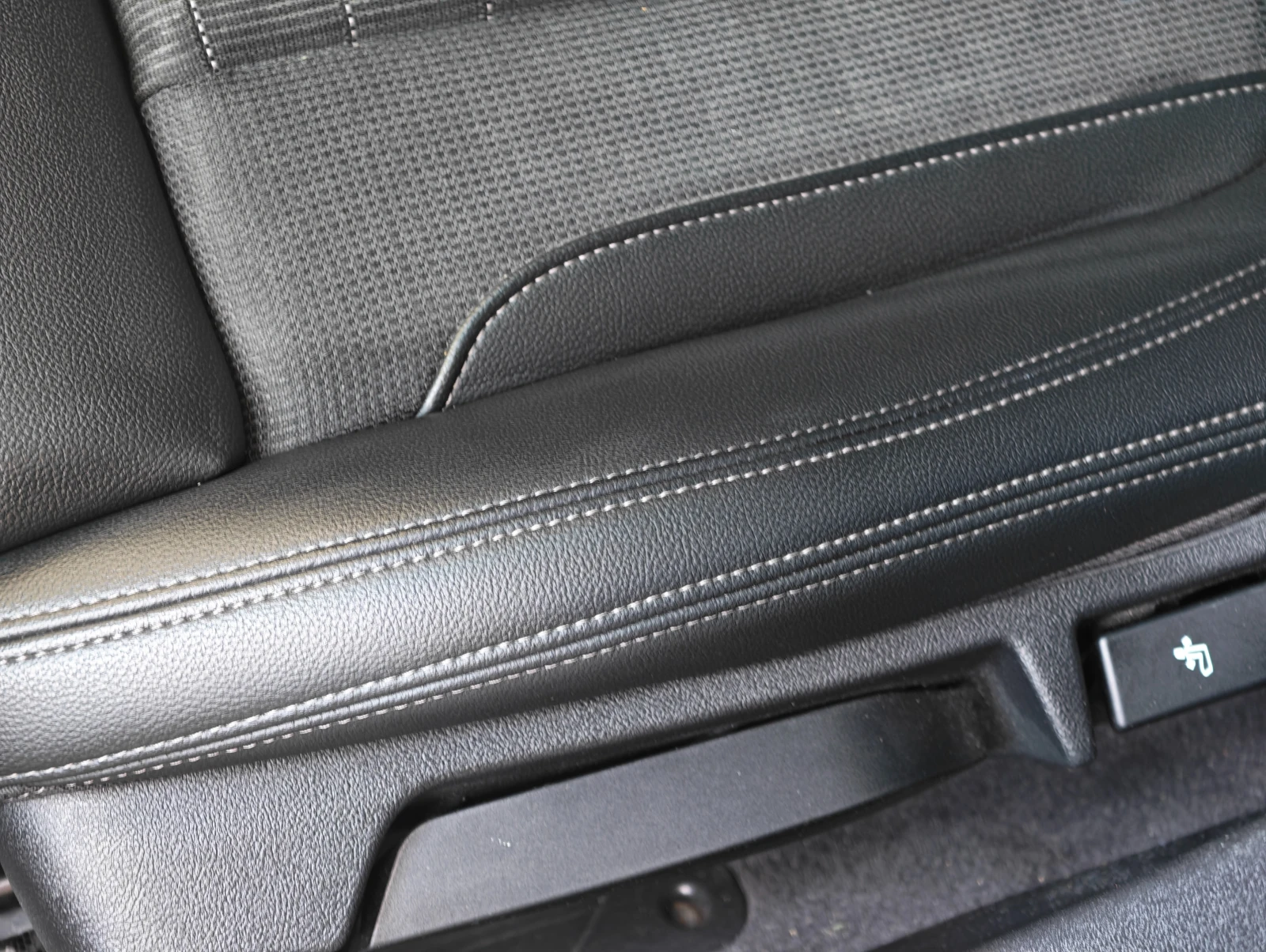 BMW 320 Individual/Лазер/360/Адаптив , снимка 8 - Автомобили и джипове - 54700960