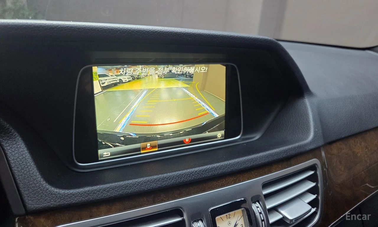 Mercedes-Benz E 300 ELEGANCE* КОЖА* ПОДГРЕВ* НАВИГАЦИЯ* ПАНОРАМА* , снимка 12 - Автомобили и джипове - 54739602
