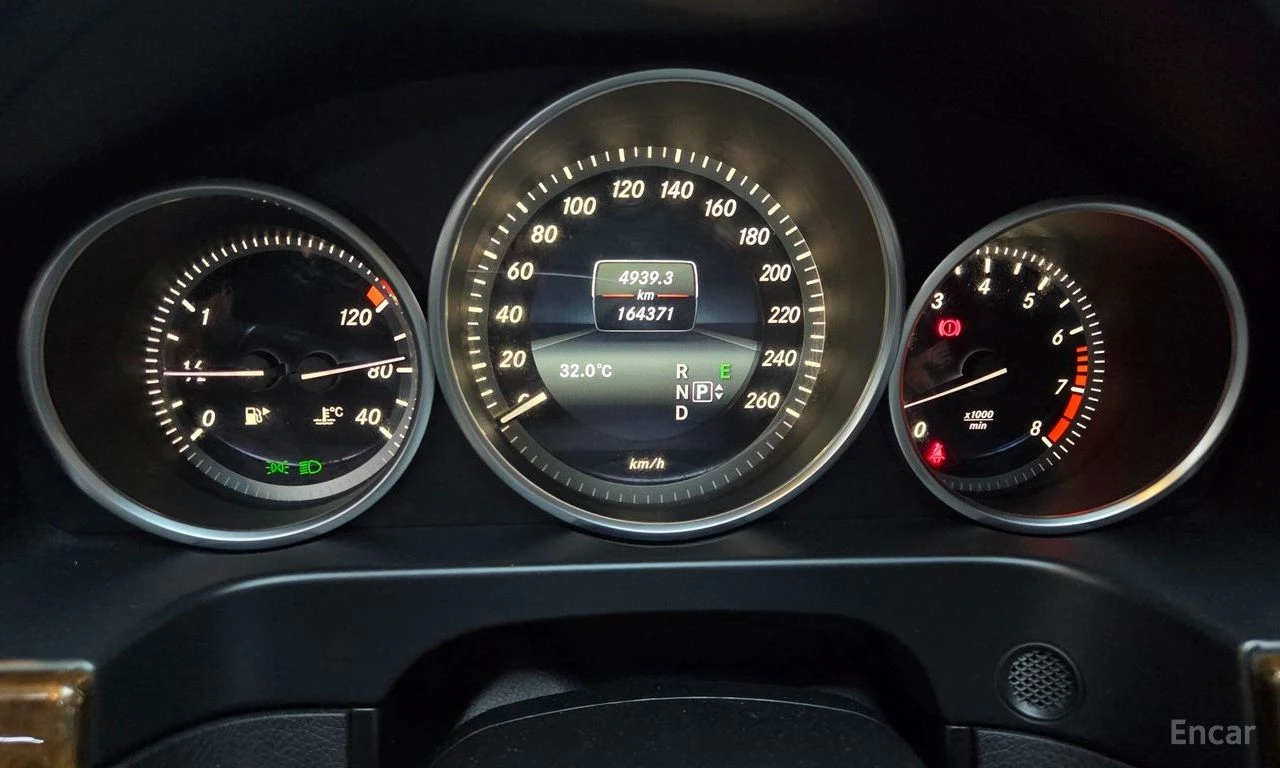 Mercedes-Benz E 300 ELEGANCE* КОЖА* ПОДГРЕВ* НАВИГАЦИЯ* ПАНОРАМА* , снимка 13 - Автомобили и джипове - 54739602