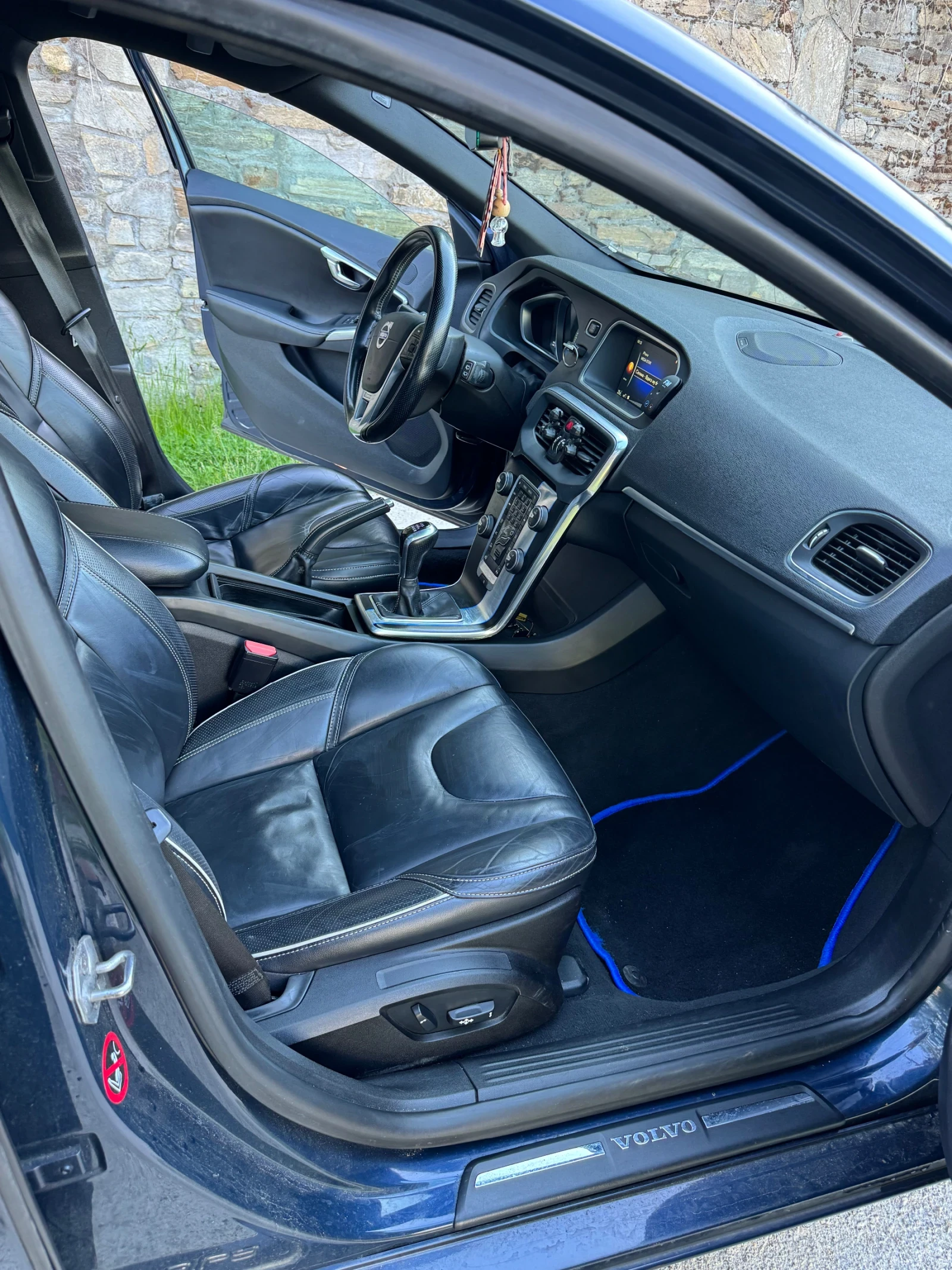 Volvo V40 D4 R-DESIGN , снимка 6 - Автомобили и джипове - 55253594