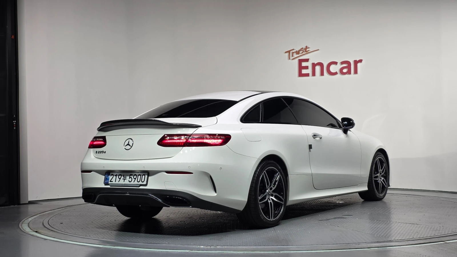 Mercedes-Benz E 220 2019 E220d Coupe* Hud* AMG, снимка 2 - Автомобили и джипове - 56085675