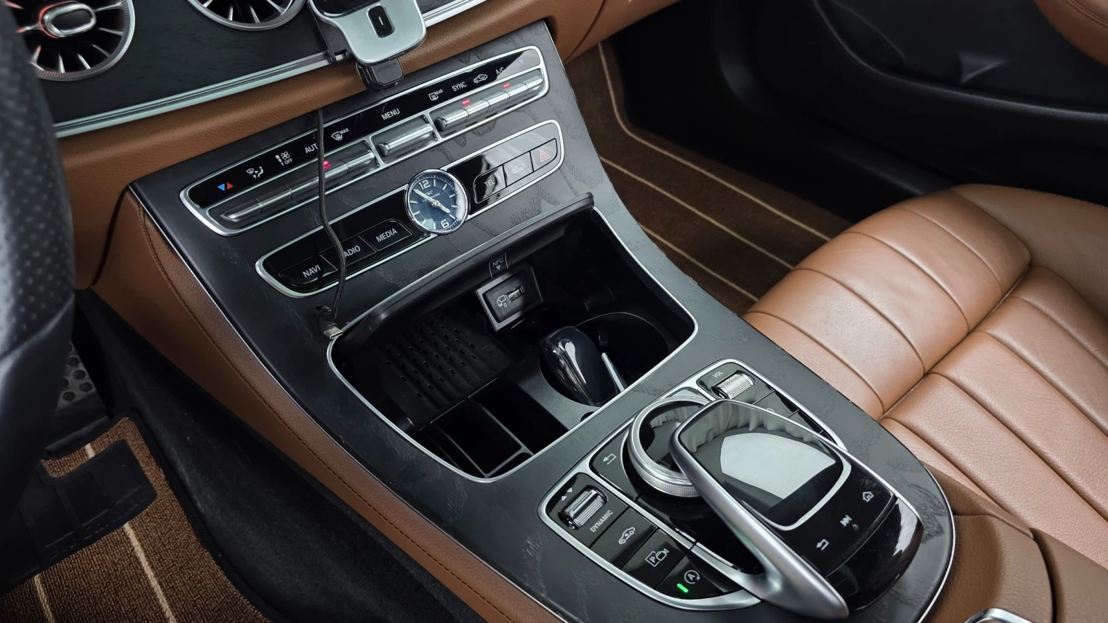 Mercedes-Benz E 220 2019 E220d Coupe* Hud* AMG, снимка 11 - Автомобили и джипове - 56085675