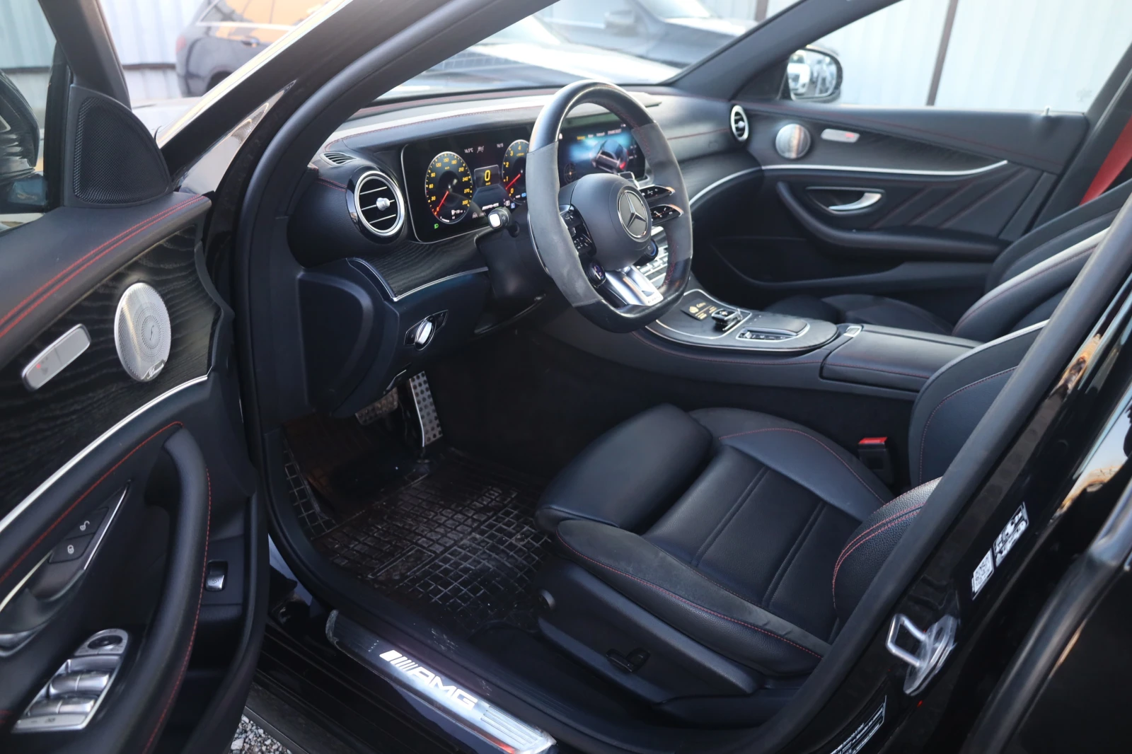 Mercedes-Benz E 53 AMG 4Matic+ AIRMATIC Pano360 BURM Distr ILS #iCarbg, снимка 11 - Автомобили и джипове - 56268040