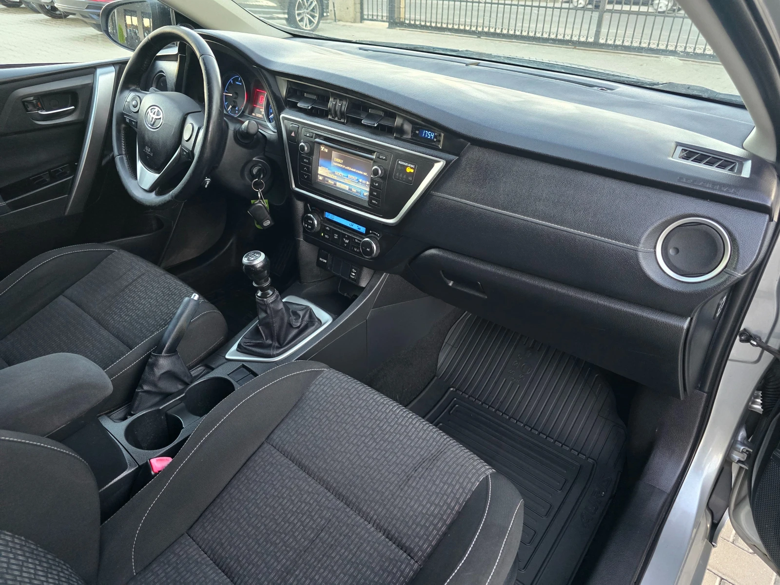 Toyota Auris 1.4 D4D, 90к.с., 132000км.!, снимка 11 - Автомобили и джипове - 56370641