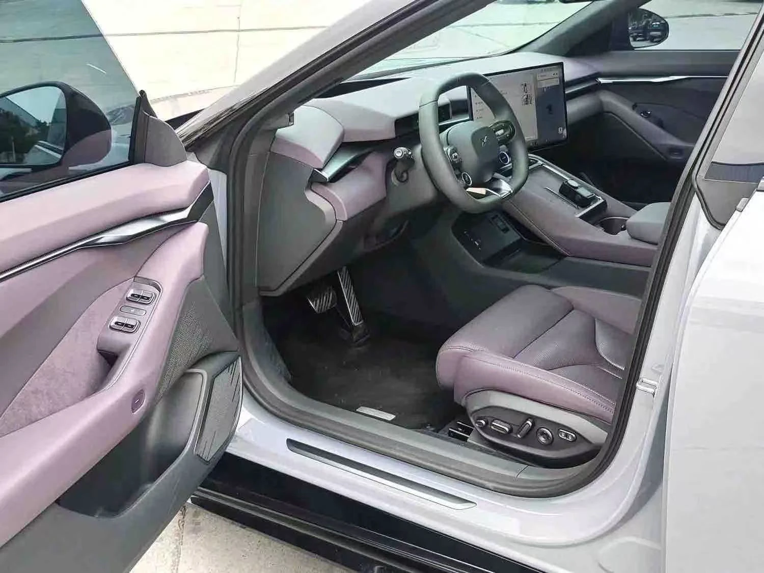 Xpeng P7  PENGYI ULTRA | 594 �.�. | AWD 4X4 | 92.2 kWh | Mobile.bg � ����������� 4