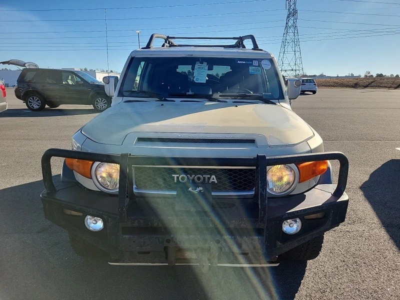 Toyota Fj cruiser 4x4 КРАЙНА ЦЕНА, снимка 2 - Автомобили и джипове - 48502310