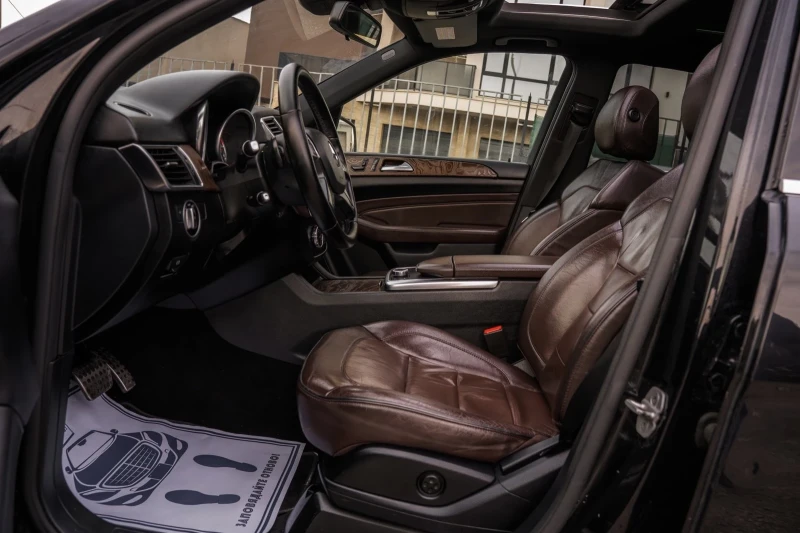Mercedes-Benz ML 350 BlueTEC-AMG-PANORAMA-Keyless GO-HARMAN KARDON-TOP, снимка 13 - Автомобили и джипове - 53310885