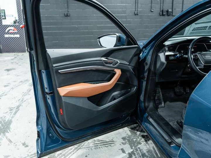 Audi Q8 Е-Tron QUATTRO| ADAPTIVE CRUISE| 1OWNER| NO ACCIDE, снимка 16 - Автомобили и джипове - 53963023