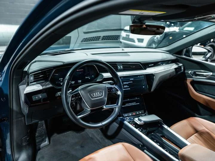 Audi Q8 Е-Tron QUATTRO| ADAPTIVE CRUISE| 1OWNER| NO ACCIDE, снимка 9 - Автомобили и джипове - 53963023