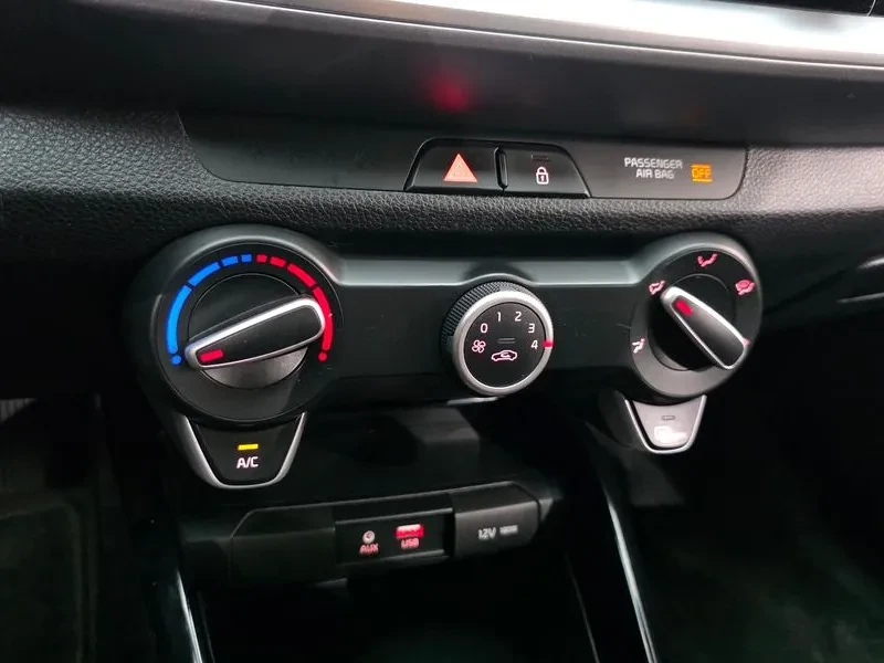 Kia Stonic Diesel 1.6 Trendy, снимка 16 - Автомобили и джипове - 56726254