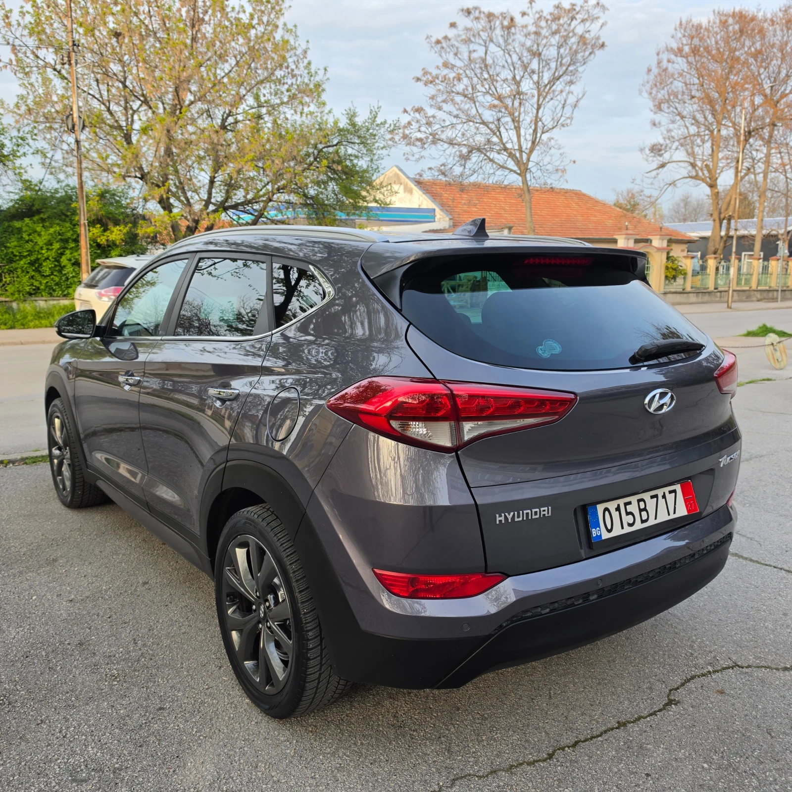 Hyundai Tucson 1.7CRDI FULL, снимка 4 - Автомобили и джипове - 54623773