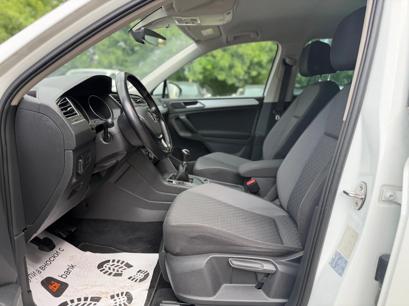 VW Tiguan 1.6 TDI ЛИЗИНГ, снимка 12 - Автомобили и джипове - 54774409