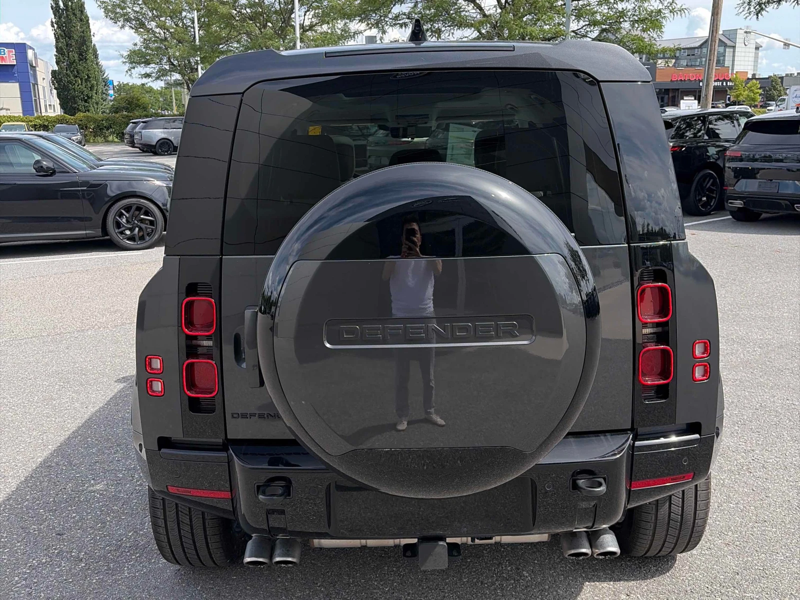 Land Rover Defender * 110 P500 X Dynamic SE* АВТОКРЕДИТ * , снимка 4 - Автомобили и джипове - 55803699
