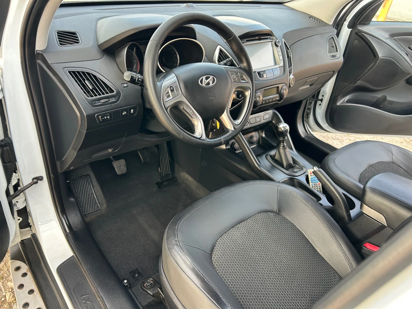Hyundai IX35 2.0 CRDi, снимка 12 - Автомобили и джипове - 55860115