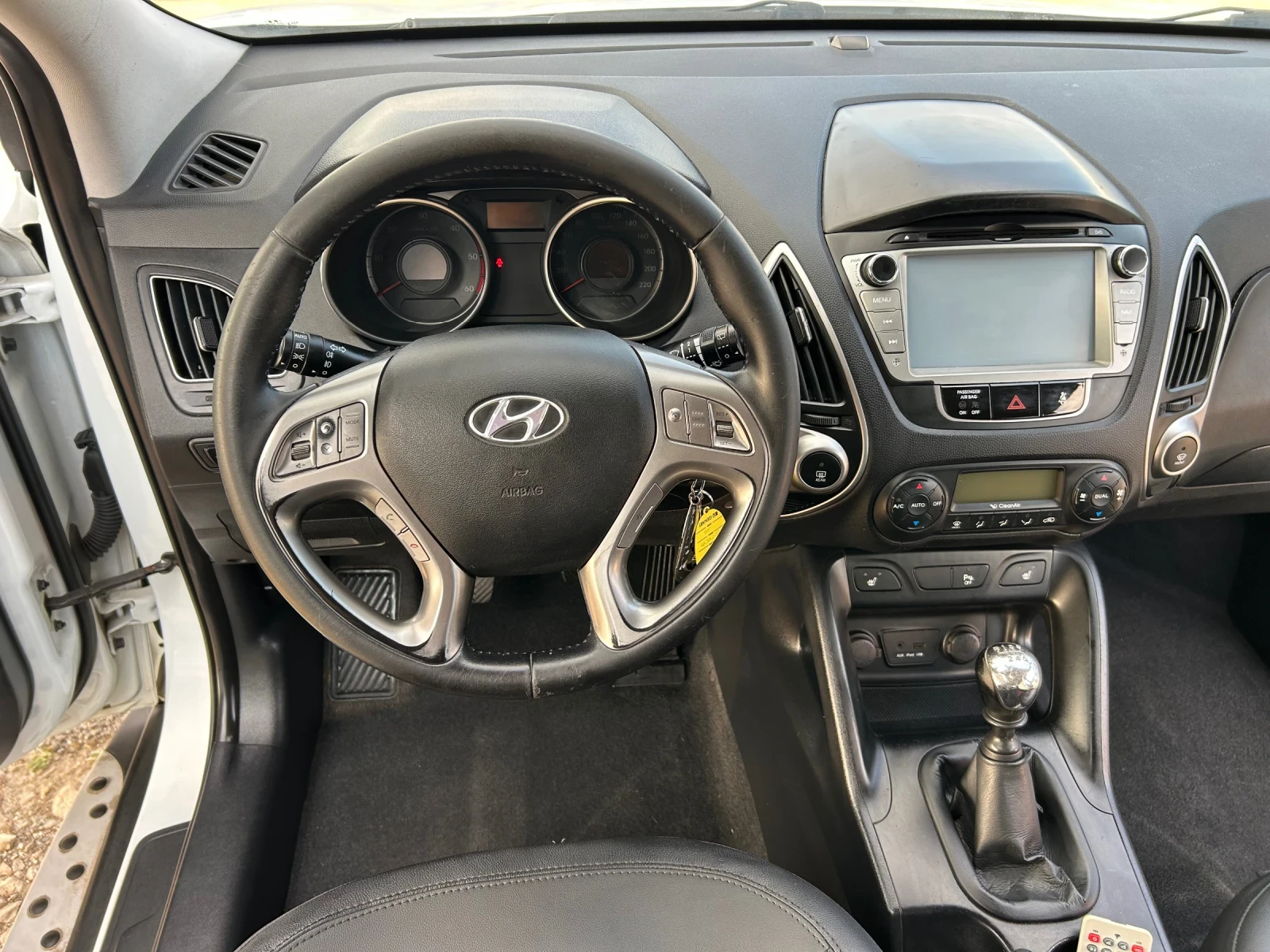 Hyundai IX35 2.0 CRDi, снимка 11 - Автомобили и джипове - 55860115