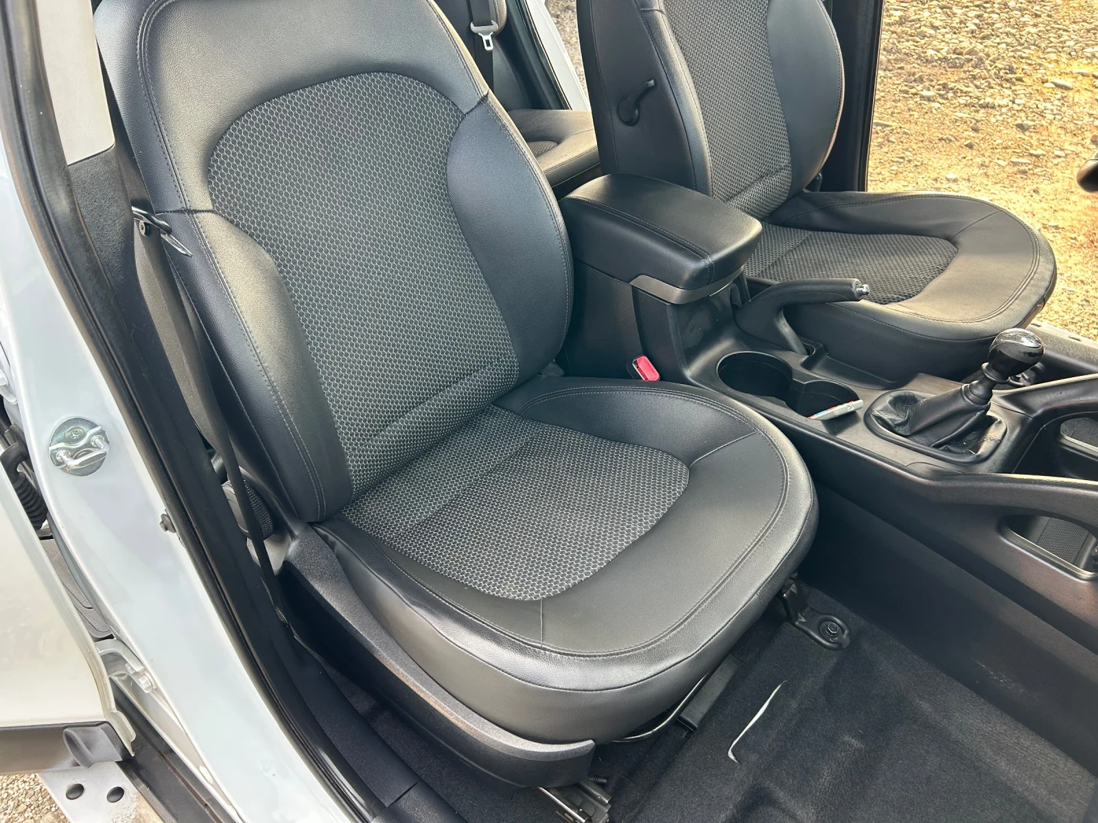 Hyundai IX35 2.0 CRDi, снимка 14 - Автомобили и джипове - 55860115