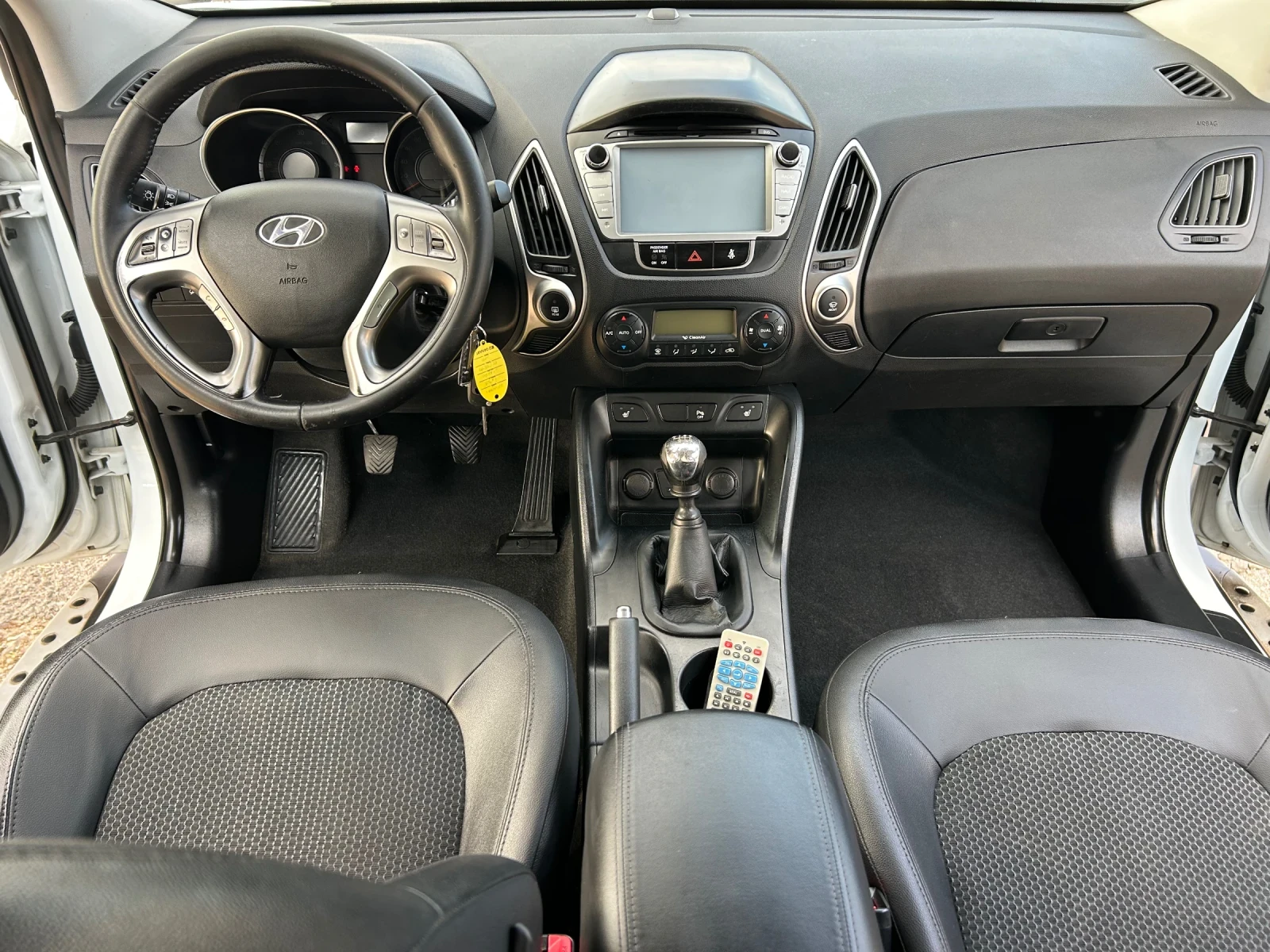 Hyundai IX35 2.0 CRDi, снимка 8 - Автомобили и джипове - 55860115