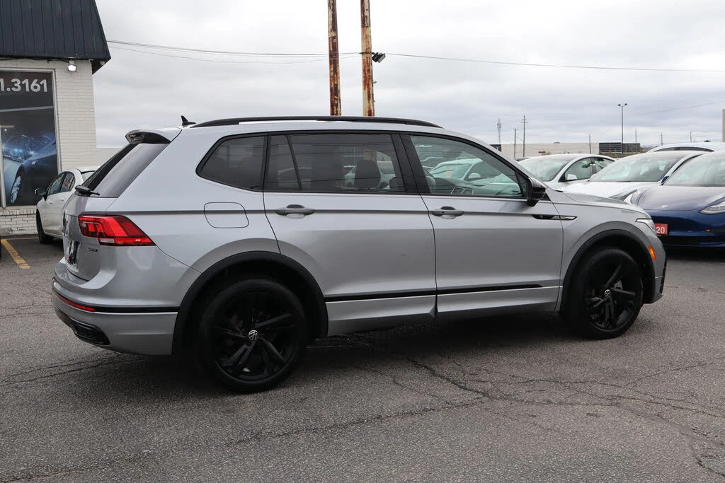VW Tiguan R-Line | Панорама | Keyless, снимка 4 - Автомобили и джипове - 56062598