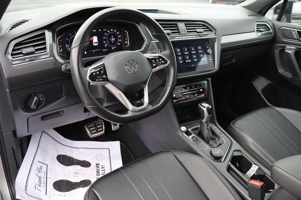 VW Tiguan R-Line | Панорама | Keyless, снимка 5 - Автомобили и джипове - 56062598