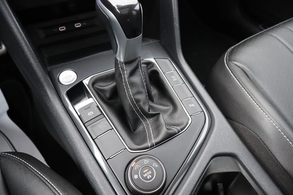 VW Tiguan R-Line | Панорама | Keyless, снимка 8 - Автомобили и джипове - 56062598