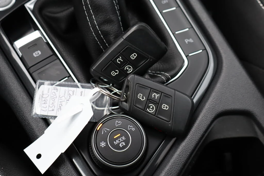 VW Tiguan R-Line | Панорама | Keyless, снимка 10 - Автомобили и джипове - 56062598