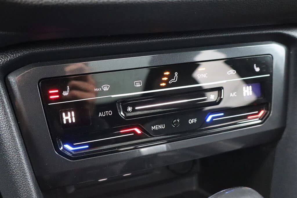 VW Tiguan R-Line | Панорама | Keyless, снимка 7 - Автомобили и джипове - 56062598