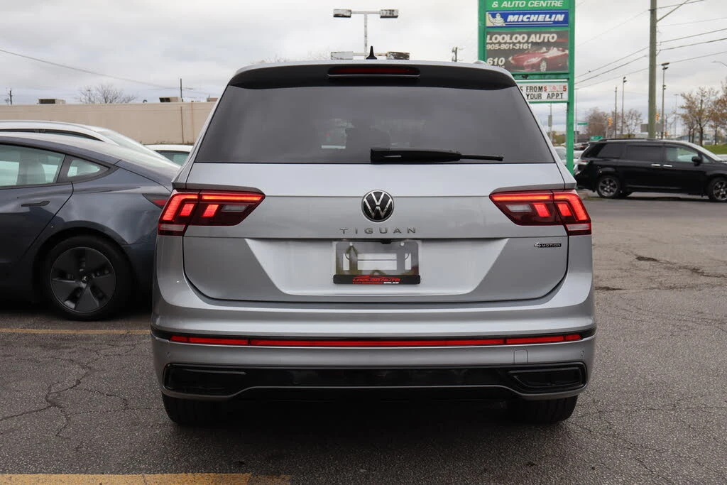 VW Tiguan R-Line | Панорама | Keyless, снимка 2 - Автомобили и джипове - 56062598