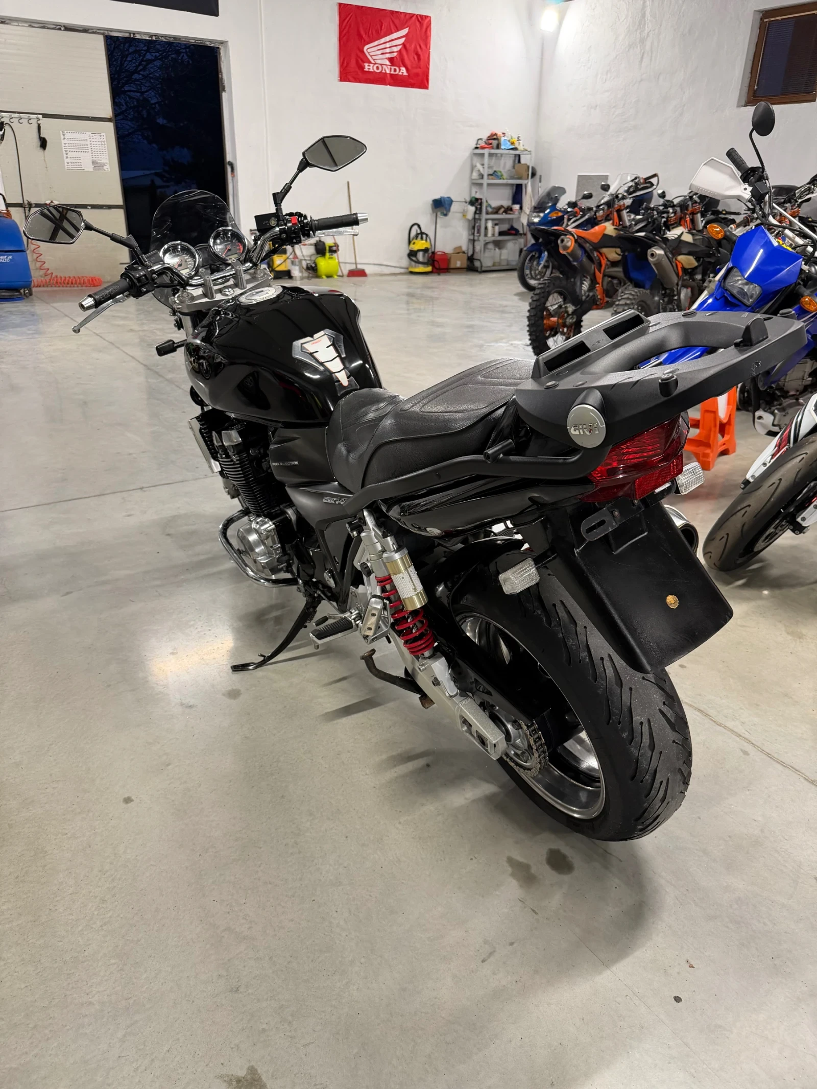 Suzuki Gsx 1400 - изображение 6