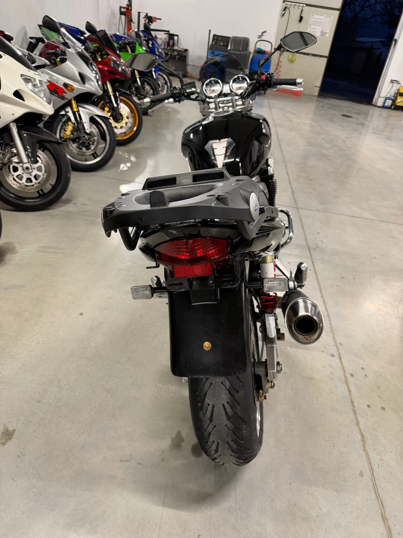 Suzuki Gsx 1400 - изображение 8