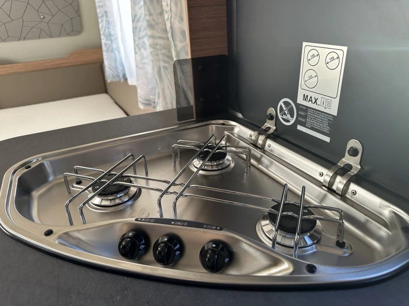 Каравана Weinsberg Caraone 480EU, снимка 10 - Каравани и кемпери - 51189834