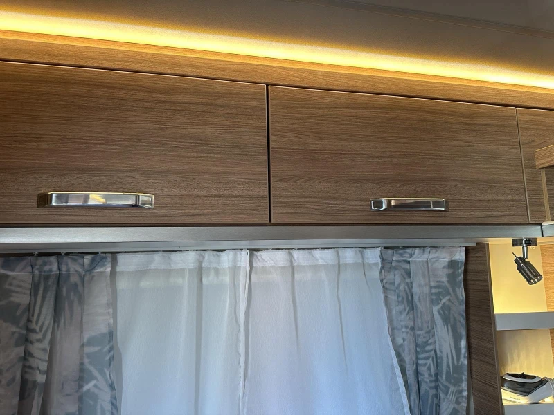 Каравана Weinsberg Caraone 480EU, снимка 9 - Каравани и кемпери - 51189834