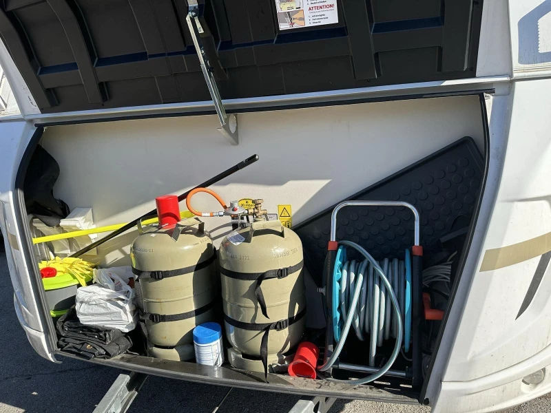 Каравана Weinsberg Caraone 480EU, снимка 11 - Каравани и кемпери - 51189834