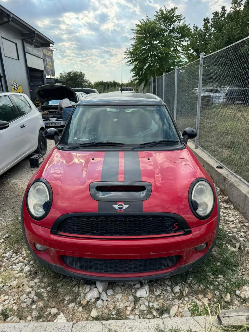 Mini Clubman 1, 6 TURBO 174 КОНЯ САМО НА ЧАСТИ S, снимка 1 - Автомобили и джипове - 49368540