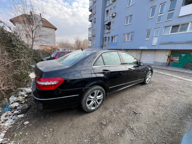 Mercedes-Benz E 220, снимка 5 - Автомобили и джипове - 49465278