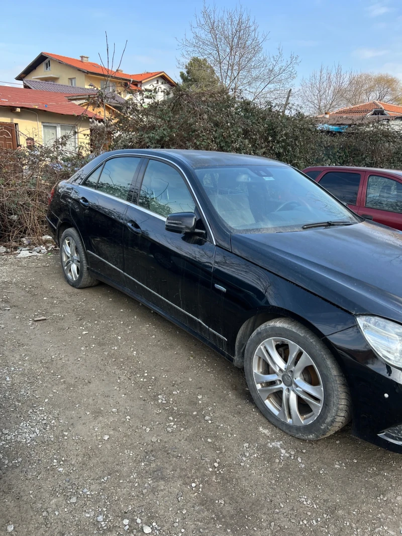 Mercedes-Benz E 220, снимка 2 - Автомобили и джипове - 49465278