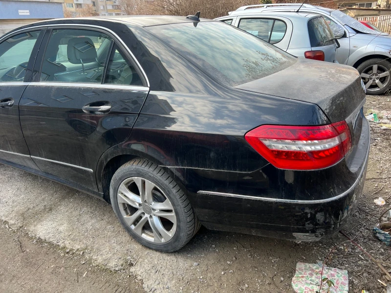 Mercedes-Benz E 220, снимка 4 - Автомобили и джипове - 49465278