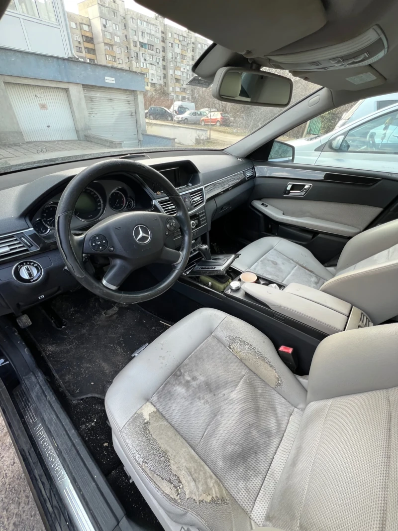 Mercedes-Benz E 220, снимка 10 - Автомобили и джипове - 49465278