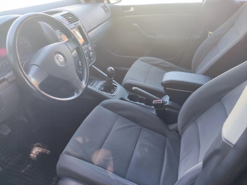 VW Golf 1.6i, снимка 7 - Автомобили и джипове - 51845882