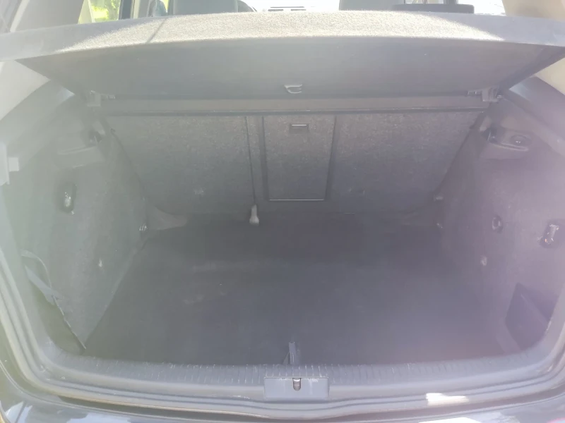 VW Golf 1.6i, снимка 11 - Автомобили и джипове - 51845882