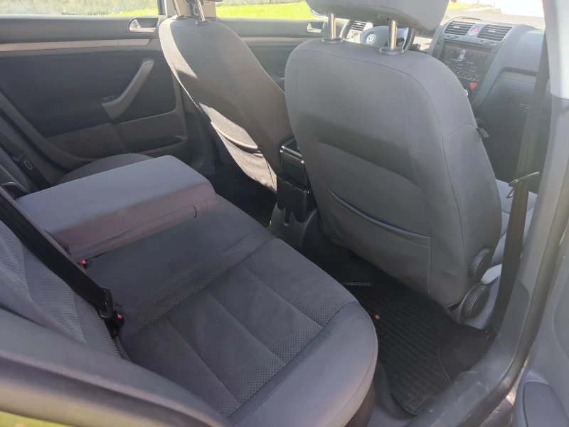 VW Golf 1.6i, снимка 10 - Автомобили и джипове - 51845882