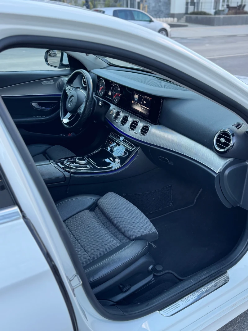 Mercedes-Benz E 220 Amg* Burmester* 9g-tronic, снимка 9 - Автомобили и джипове - 53049734