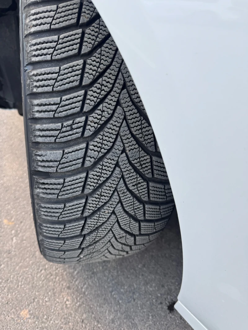 Mercedes-Benz E 220 Amg* Burmester* 9g-tronic, снимка 13 - Автомобили и джипове - 53049734