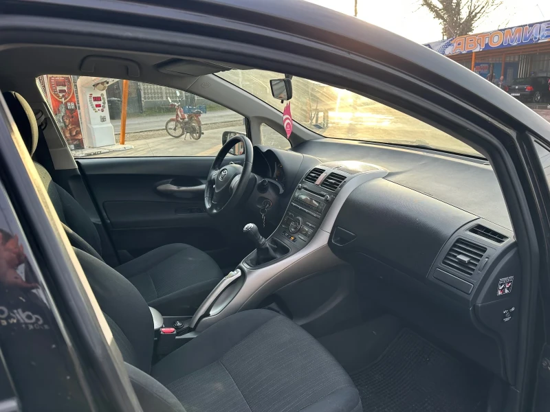 Toyota Auris, снимка 6 - Автомобили и джипове - 53235268