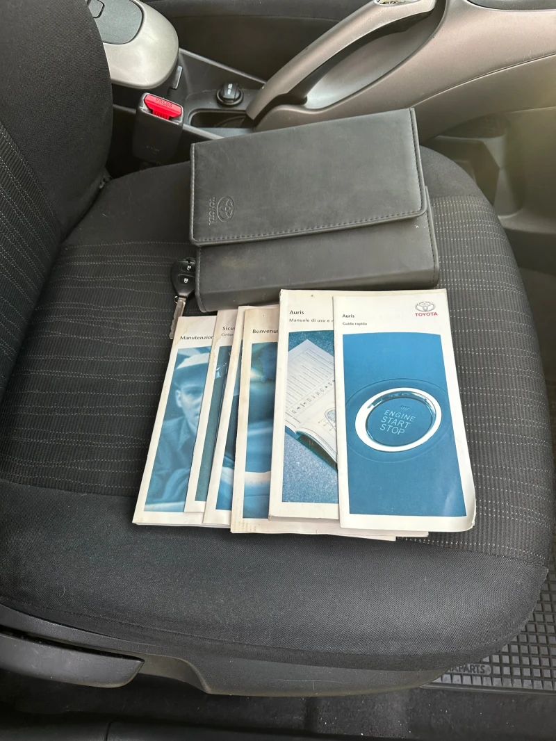 Toyota Auris, снимка 9 - Автомобили и джипове - 53235268