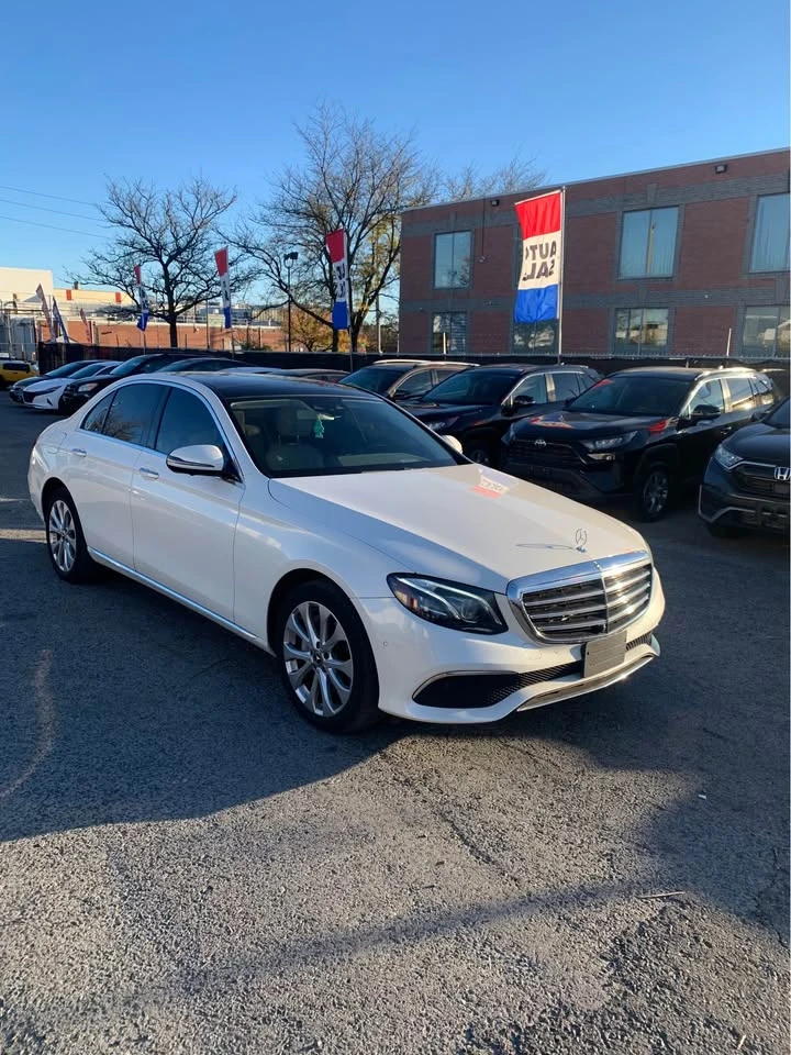 Mercedes-Benz E 300 4MATIC * * CARFAX * * АВТО КРЕДИТ * *  - изображение 3