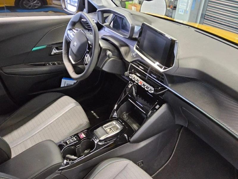 Peugeot 208 Allure Pack | 10 900 км | Перфектно състояние, снимка 3 - Автомобили и джипове - 54090961