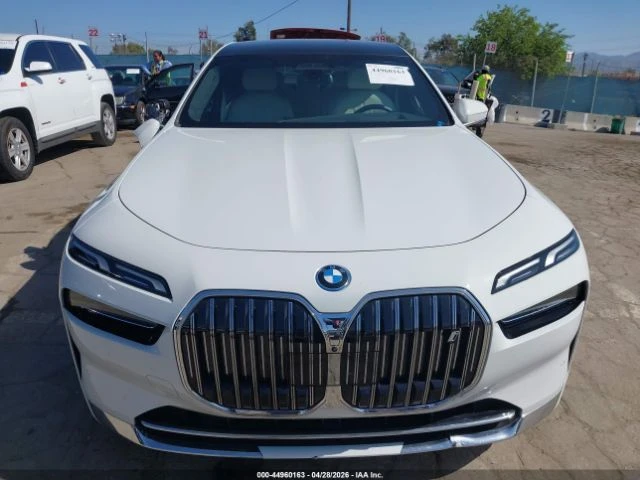 BMW i7 EDRIVE50| DISTRONIC| 360| BOWERS&WILKINS, снимка 2 - Автомобили и джипове - 55625701