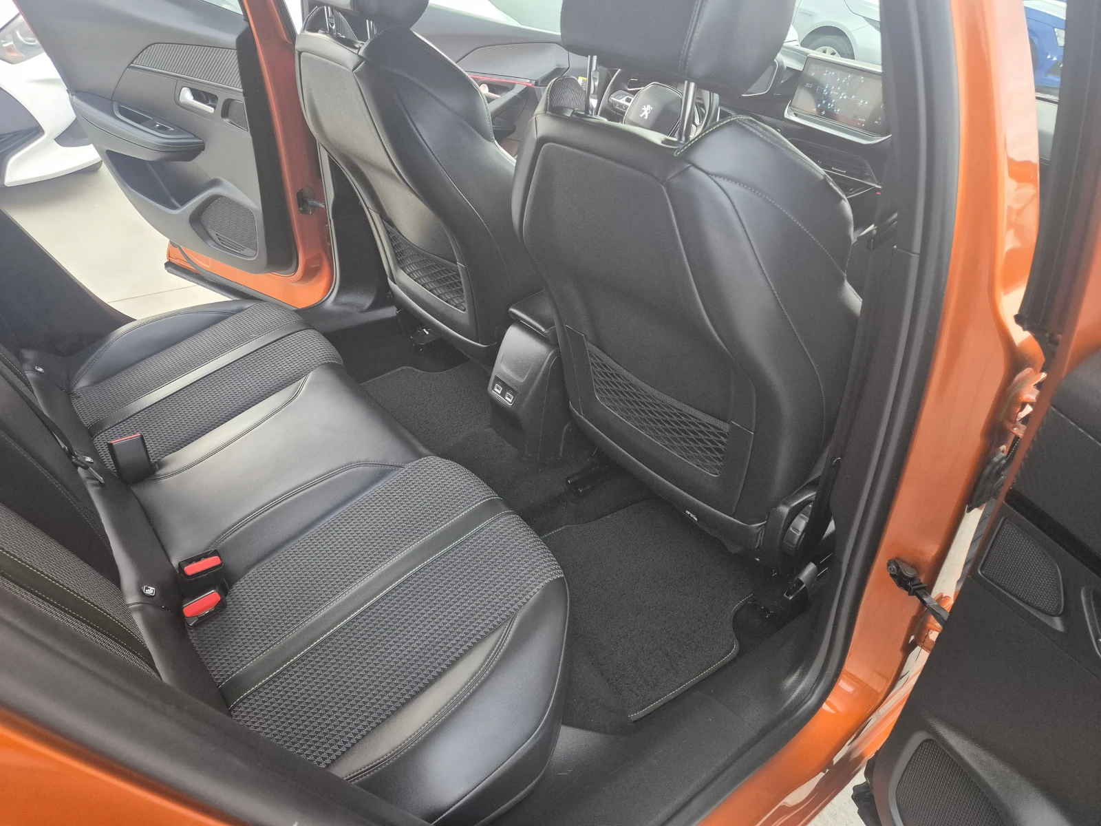 Peugeot 2008 GT Line 3D DIGITAL /PANORAMA/ 130кс  - изображение 10