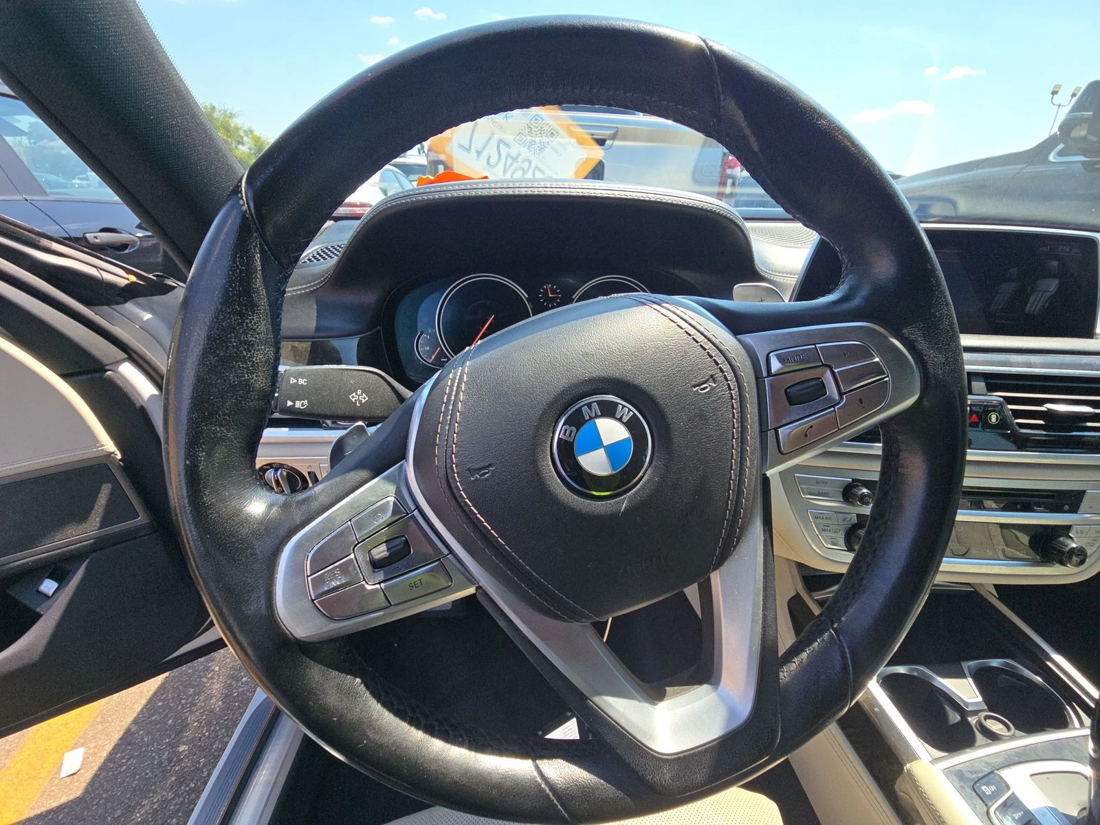 BMW 750 M* SPORT* ДИГИТАЛНО* ТАБЛО* ПОДГРЕВ* КАМЕРА* КЕЙЛЕ - изображение 10