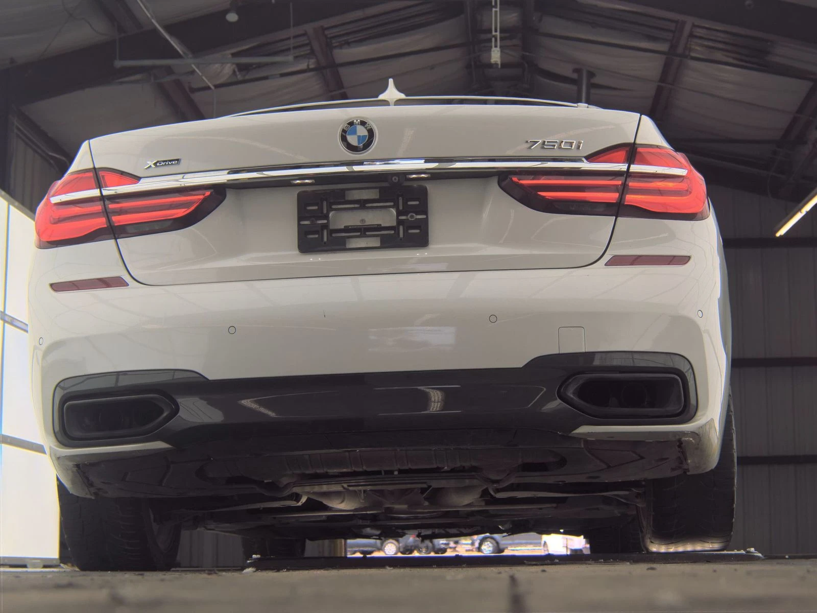 BMW 750 M* SPORT* ДИГИТАЛНО* ТАБЛО* ПОДГРЕВ* КАМЕРА* КЕЙЛЕ - изображение 6